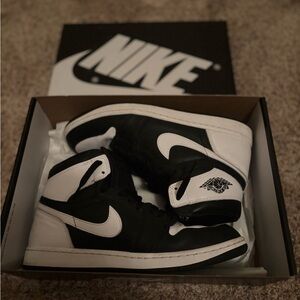 Nike Jordan1 Retro Black & White Sneakers
